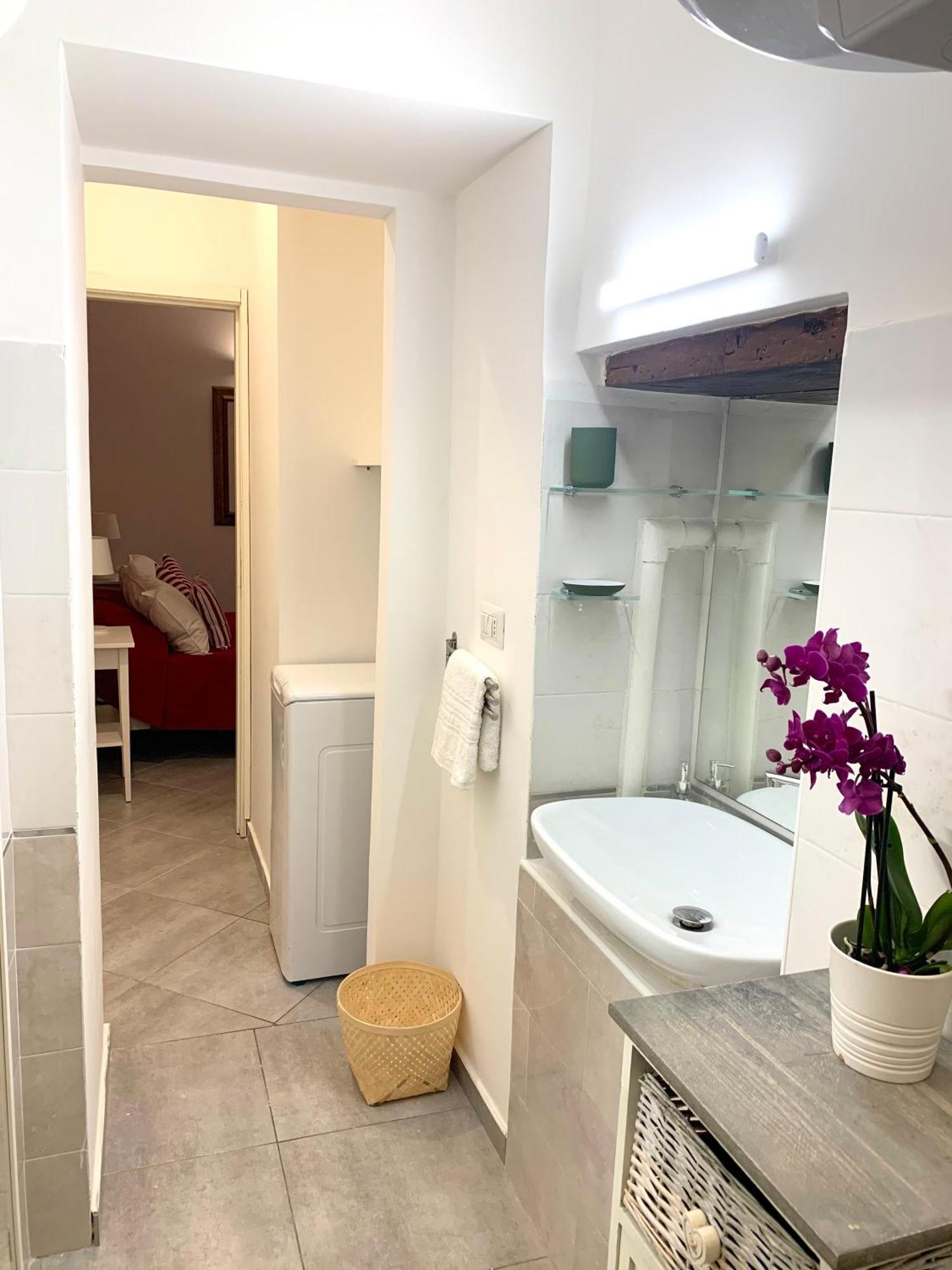Casa Giulia, Nuovo Appartamento In Centro! 나폴리 외부 사진
