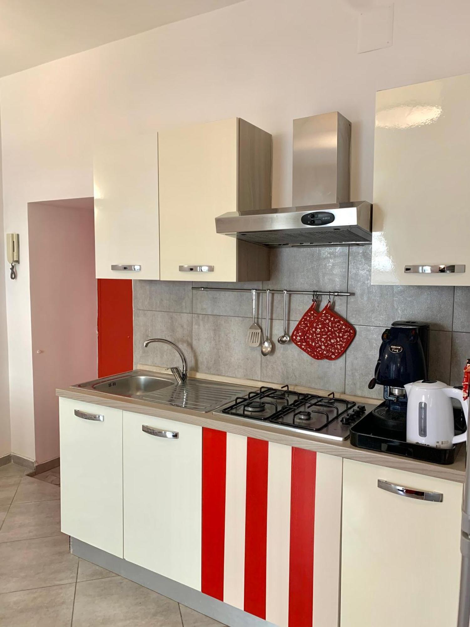 Casa Giulia, Nuovo Appartamento In Centro! 나폴리 외부 사진