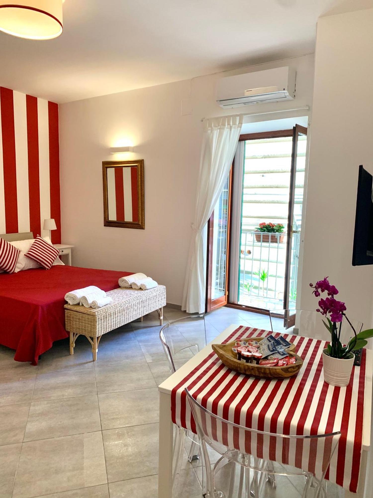 Casa Giulia, Nuovo Appartamento In Centro! 나폴리 외부 사진